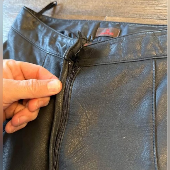 Ladies 0 Danier Black Leather Pants - Picture 4 of 10